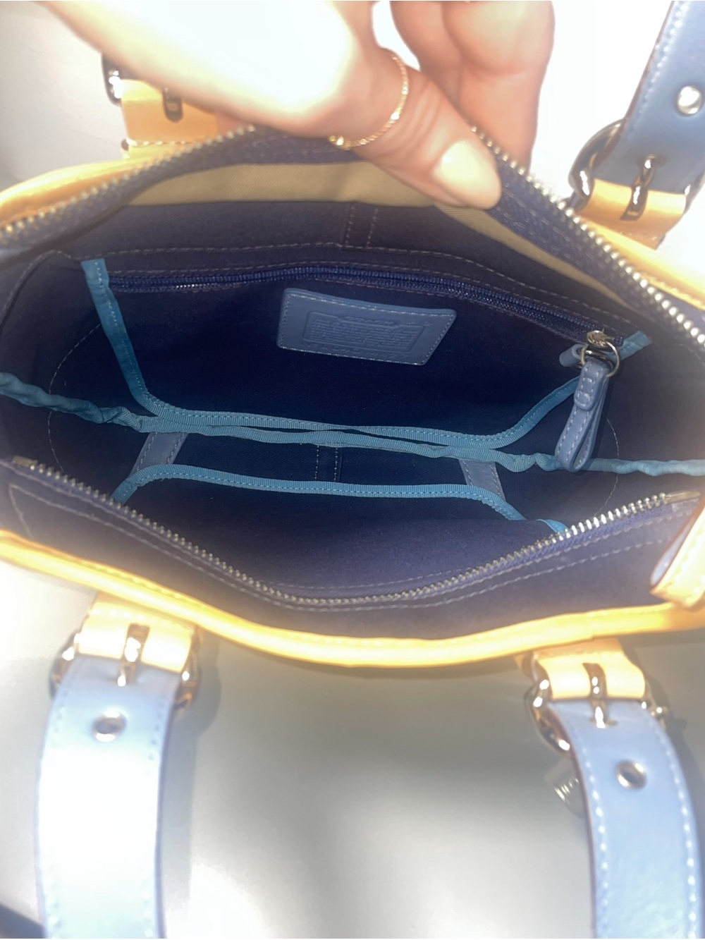 COACH Vintage Soho Hampton Mini Daisy Tote w/COA - Picture 3 of 12